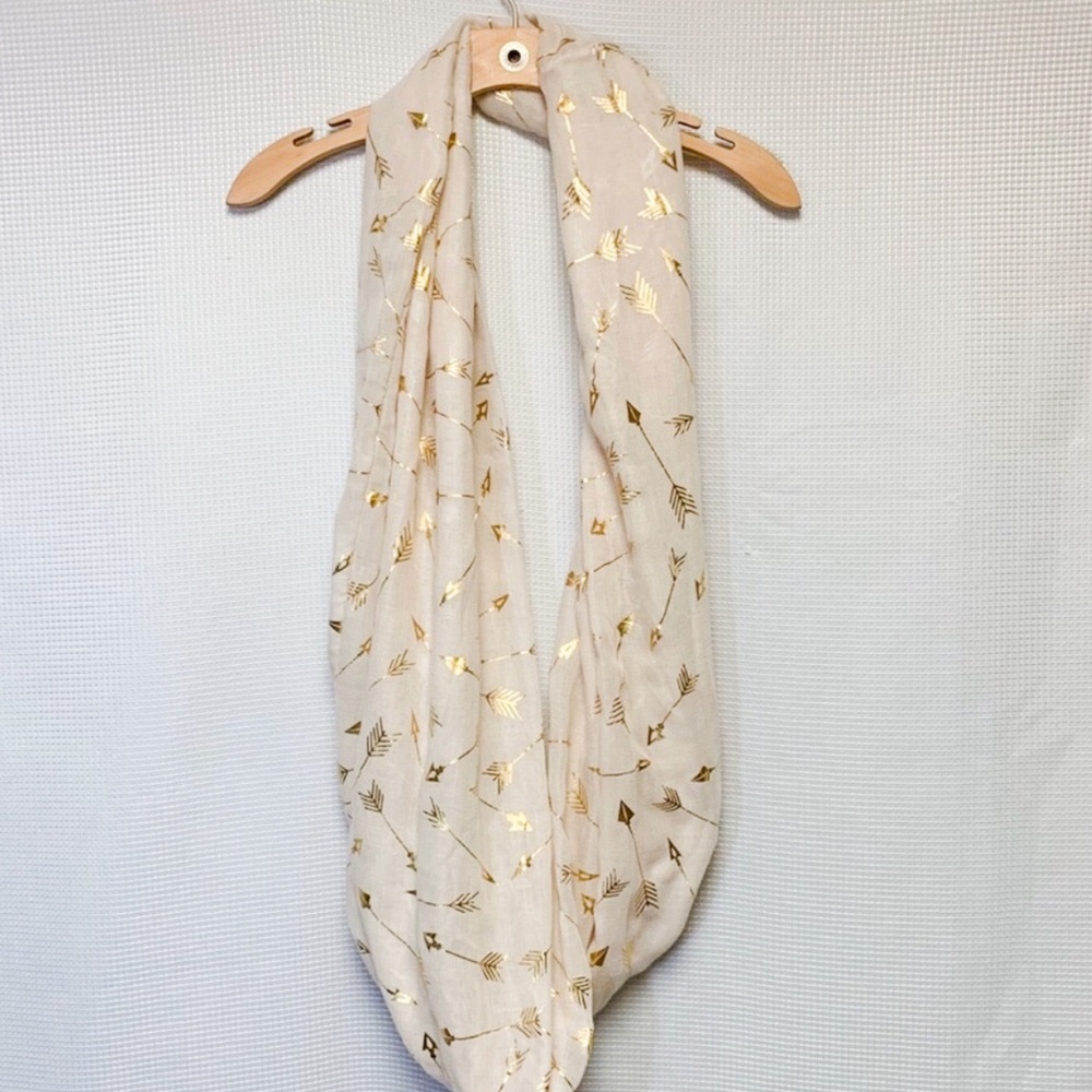 Gorgeous Shimmery White & Gold Scarf 🤍